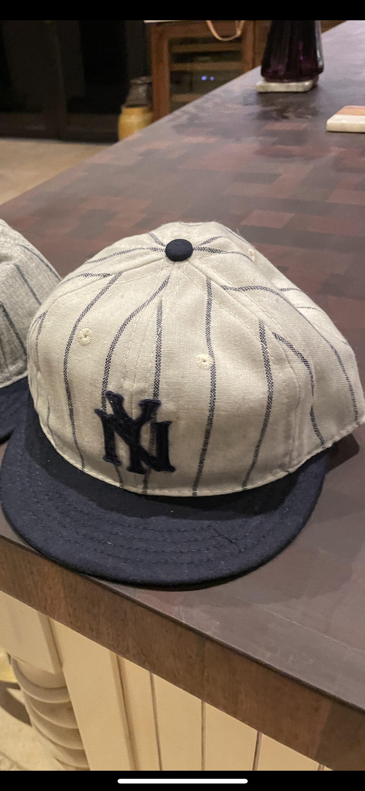 Short round yankees outlet hat