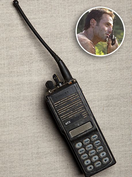 What kind of walkie talkie is Rick using in season 5 of TWD?? | RPF Costume  and Prop Maker Community