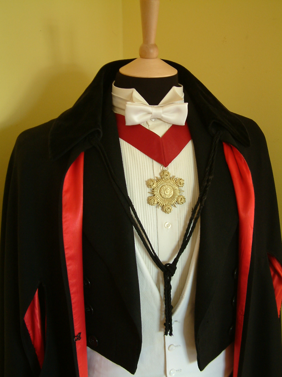 Dracula Medallion - 1931 Lugosi Prop | Page 2 | RPF Costume and Prop Maker  Community