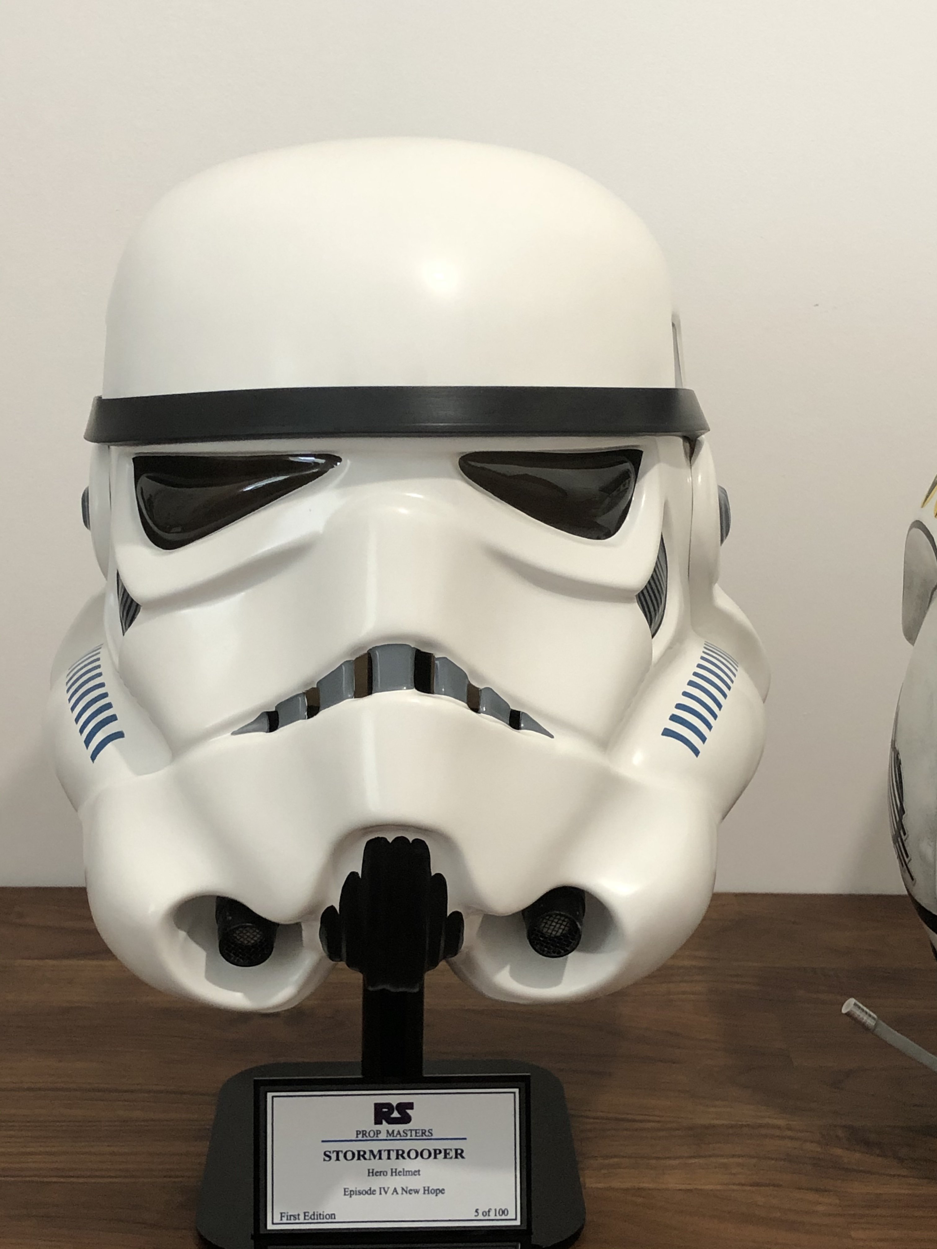 Rs Hero Stormtrooper With Screen Lineage (first Edition) 