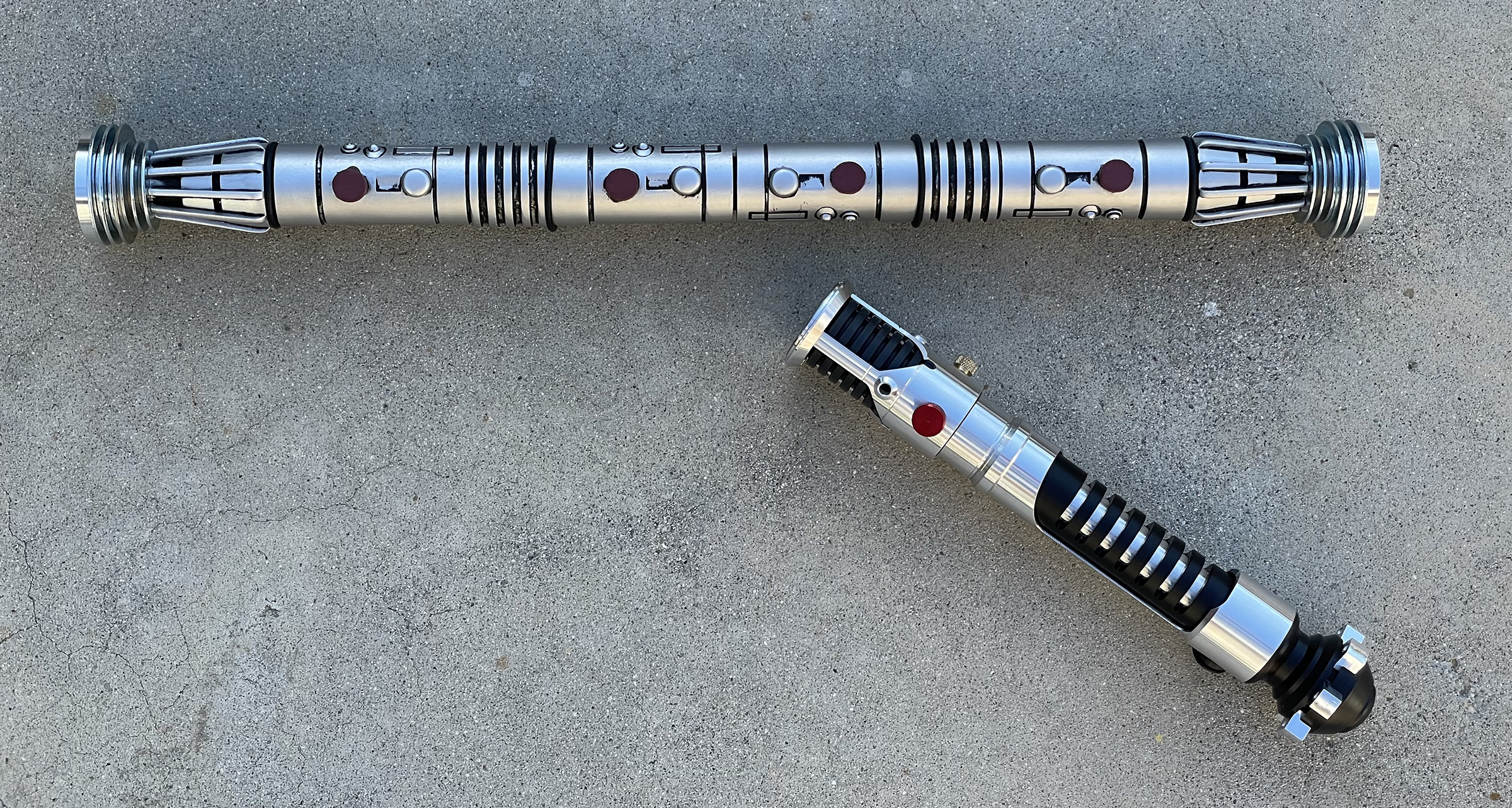 Dewy and Anakin Starkiller's Accurate Qui-Gon Jinn Lightsaber Design