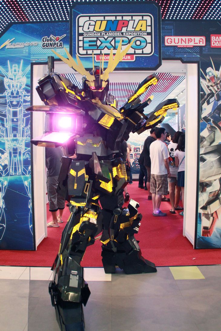 my_gundam_unicorn_banshee_cosplay_by_clivelee-d6nio0u.jpg