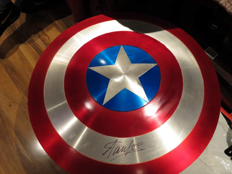 Capt America Shield signed by Stan Lee @ Wizard World Philly 2012