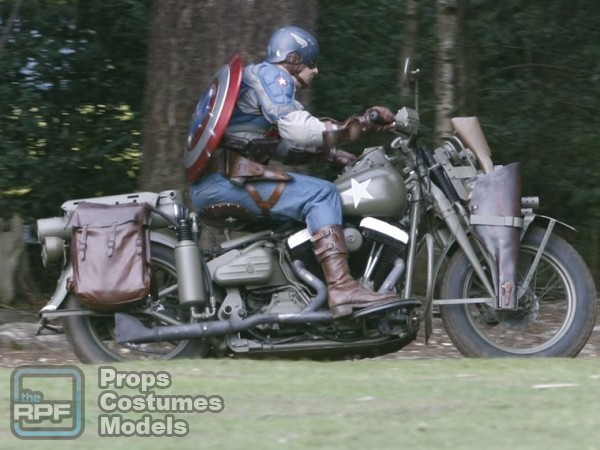 captain_america_the_first_avenger_set_image_motorcycle_shield_02-600x450