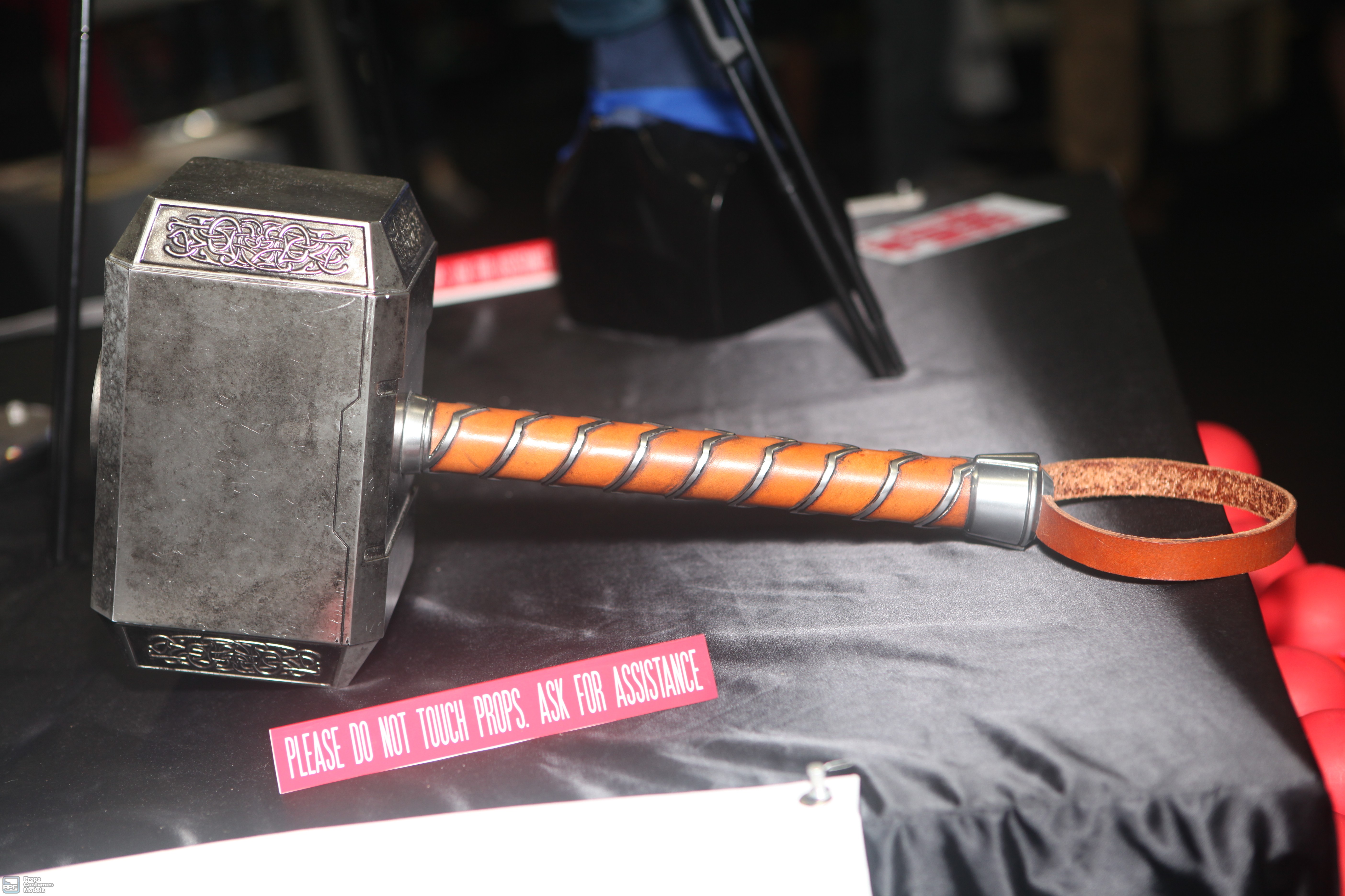 eFX Collectibles - Marvel Thor hammer