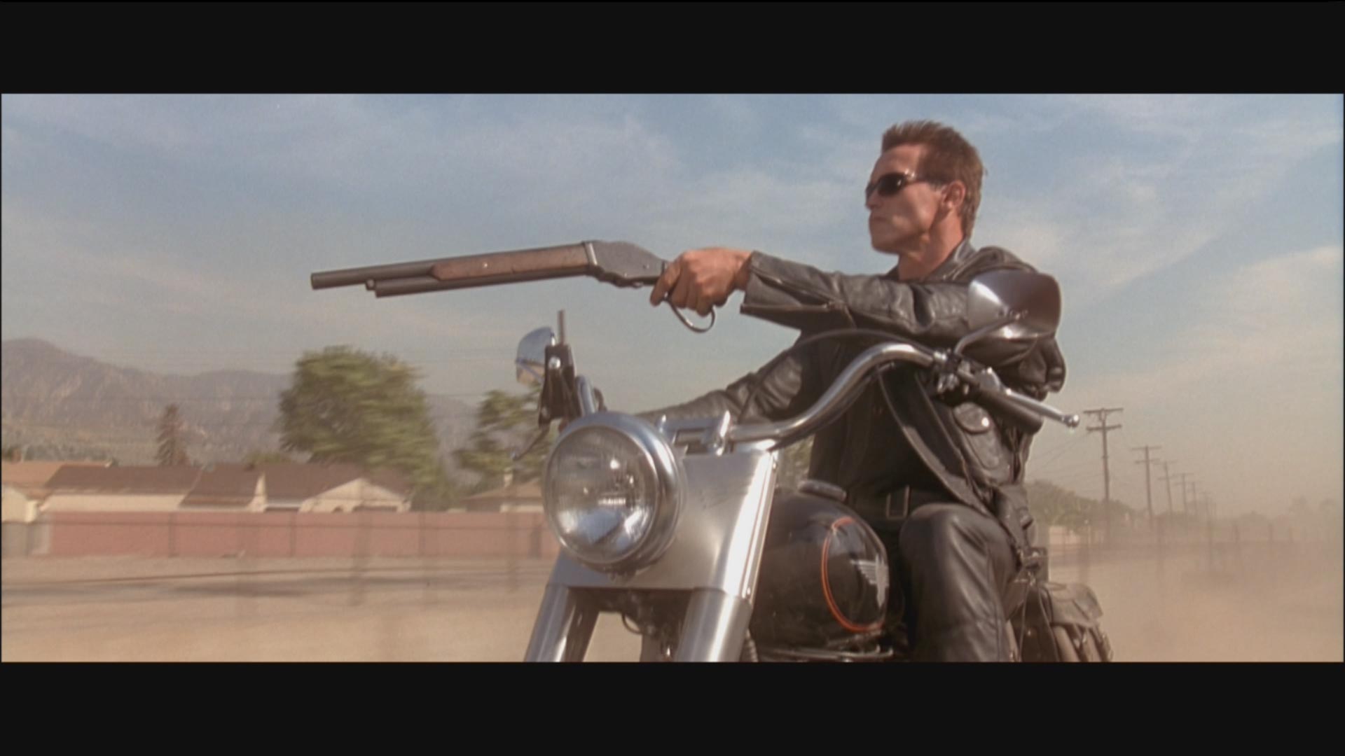 Terminator-2-hd-screencapture-shotgun-movie-prop-15