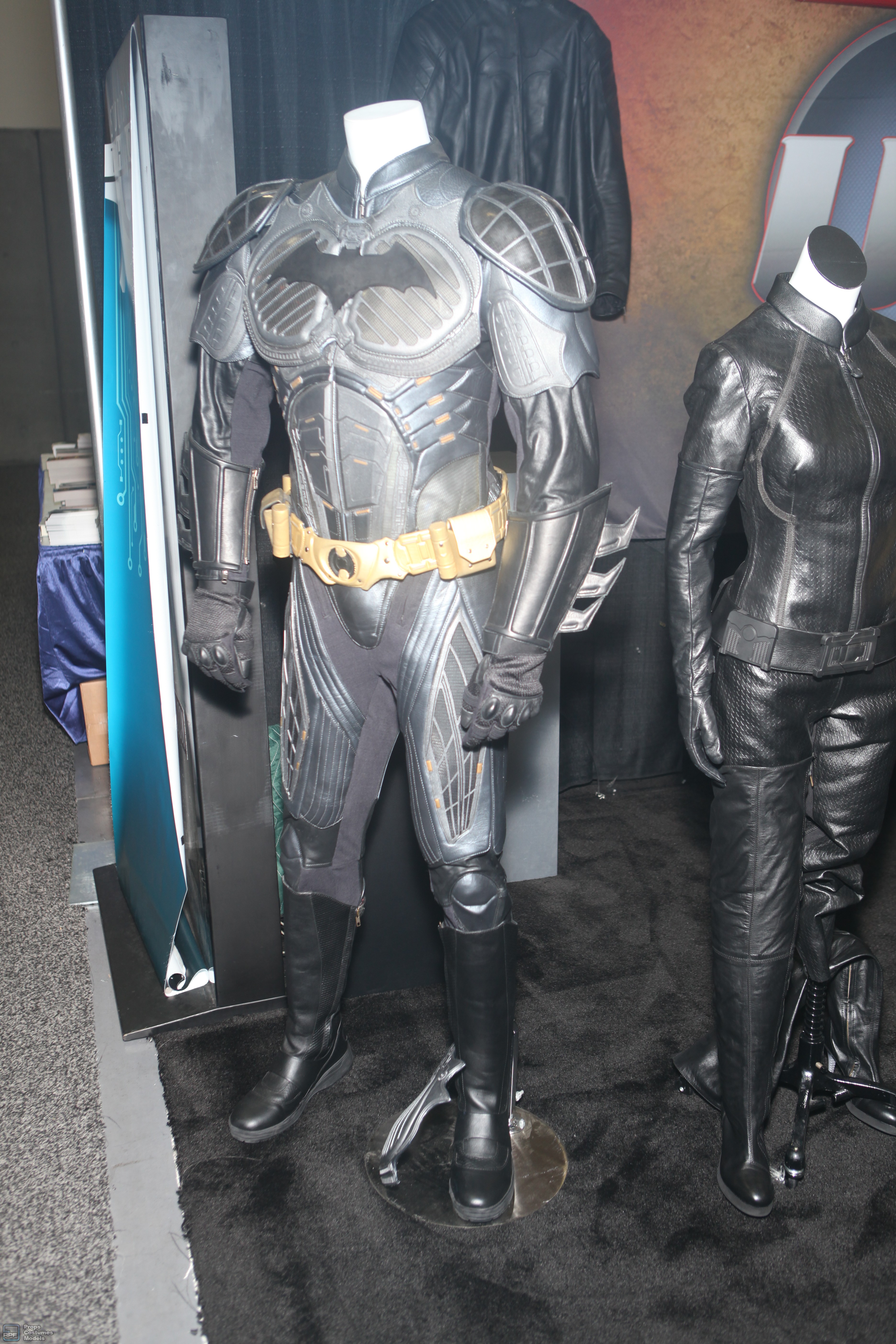 batman begins batsuit vs dark knight