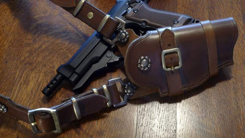 Uncharted 3 shoulder holster detais